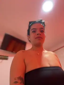 JuanitaMore01 online show from 05/07/26, 08:34