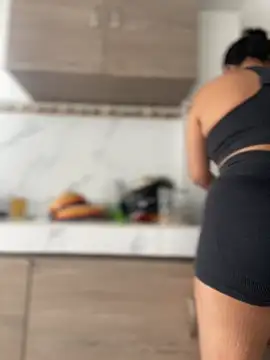 JuanitaMore01 online show from 10/04/25, 08:21