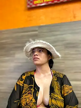 JuanitaMore01 online show from 11/22/25, 10:19