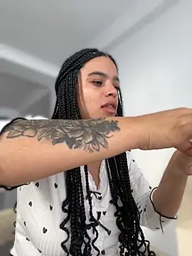 JuanitaMore01 online show from 11/26/25, 07:36