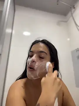 JuanitaMore01 online show from 04/15/26, 05:28