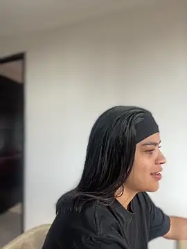 JuanitaMore01 online show from 11/01/25, 08:25