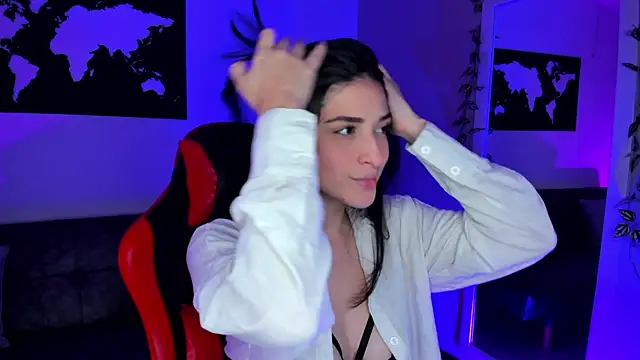 Snapshot of ZoeValencia1 chatting on 10/31/25, 12:02 ZoeValencia1 online show from 10/31/25, 12:02