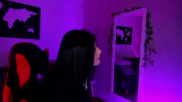 Snapshot of ZoeValencia1 chatting on 02/18/26, 12:56 ZoeValencia1 online show from 02/18/26, 12:56