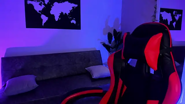 Snapshot of ZoeValencia1 chatting on 10/15/25, 12:13 ZoeValencia1 online show from 10/15/25, 12:13