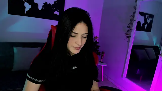 Snapshot of ZoeValencia1 chatting on 12/17/25, 12:10 ZoeValencia1 online show from 12/17/25, 12:10