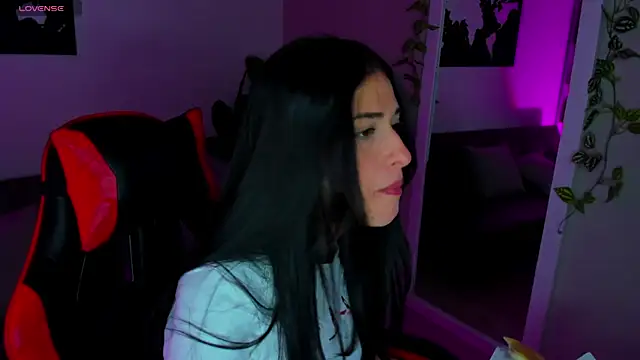 ZoeValencia1 online show from 04/15/26, 01:26