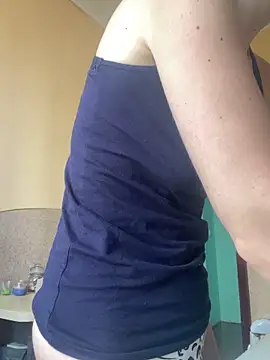 Cute Erika online show from 10/31/25, 11:07