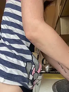 Cute Erika online show from 11/14/25, 12:20