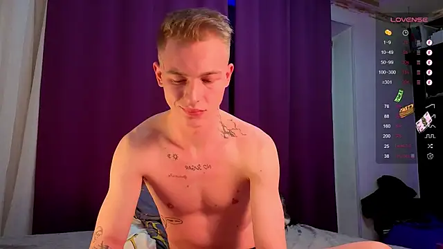 Snapshot of callmealexthx chatting on 12/18/25, 04:11 callmealexthx online show from 12/18/25, 04:11