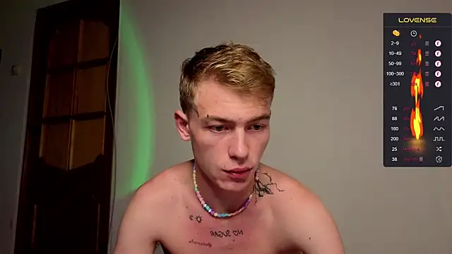 Snapshot of callmealexthx chatting on 09/18/25, 03:15 callmealexthx online show from 09/18/25, 03:15