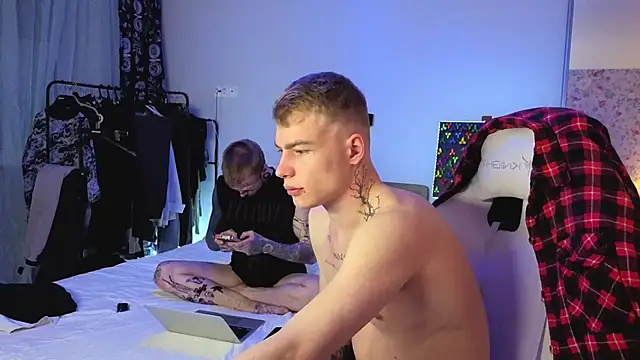 callmealexthx online show from 04/15/26, 10:32