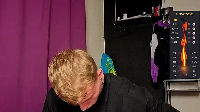 Snapshot of callmealexthx chatting on 09/24/25, 04:30 callmealexthx online show from 09/24/25, 04:30