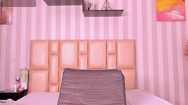 DarkHoneyy online show from 12/15/25, 06:03