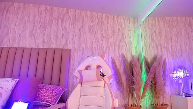 Emely florence  online show from 03/01/26, 07:25