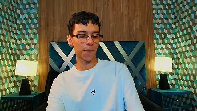 Snapshot of Aiden_Royce chatting on 10/15/25, 05:06 Aiden Royce online show from 10/15/25, 05:06