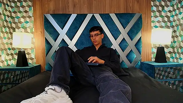 Snapshot of Aiden_Royce chatting on 09/11/25, 05:18 Aiden Royce online show from 09/11/25, 05:18