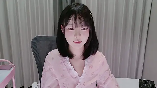 Snapshot of EnEn_xiaobao chatting on 09/12/25, 02:06 EnEn xiaobao online show from 09/12/25, 02:06