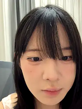 Snapshot of EnEn_xiaobao chatting on 10/18/25, 12:40 EnEn xiaobao online show from 10/18/25, 12:40