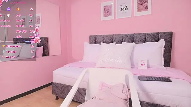 Snapshot of maddie_beauty chatting on 10/18/25, 11:51 maddie beauty online show from 10/18/25, 11:51