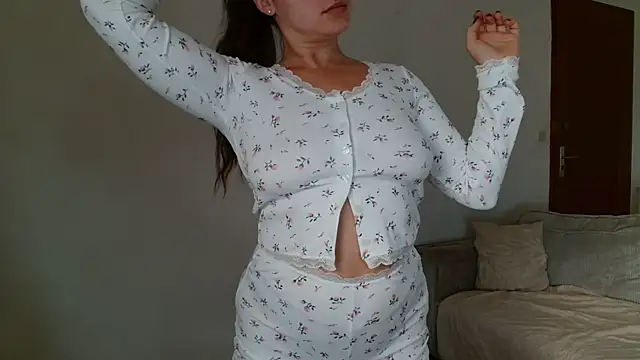 liloush   online show from 10/22/25, 10:04