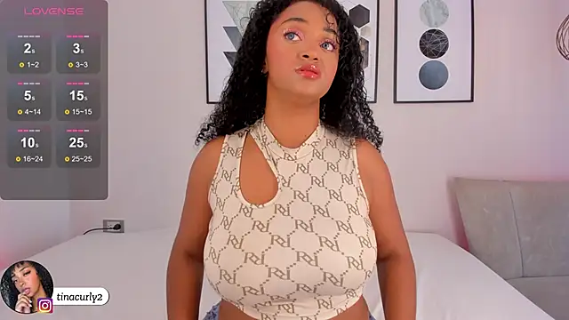 Snapshot of Tina_curly chatting on 02/26/26, 11:32 Tina curly online show from 02/26/26, 11:32