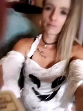 Snapshot of CassA-Nova chatting on 10/31/25, 11:33 CassA-Nova online show from 10/31/25, 11:33