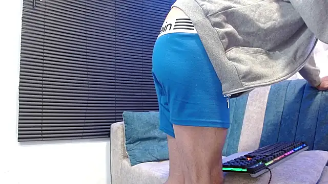 Snapshot of Isaac_tan chatting on 10/04/25, 05:09 Isaac tan online show from 10/04/25, 05:09