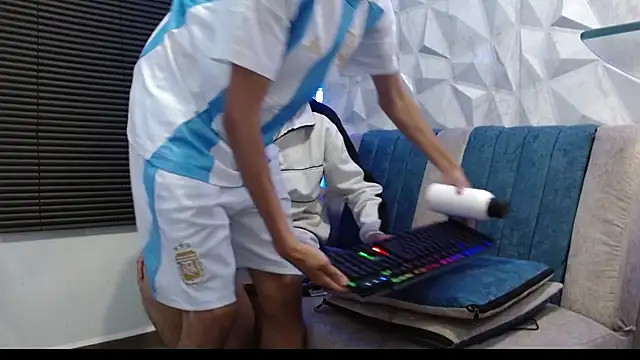 Snapshot of Isaac_tan chatting on 09/21/25, 03:11 Isaac tan online show from 09/21/25, 03:11