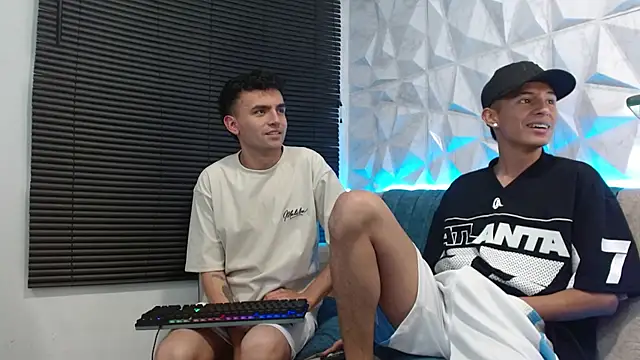 Snapshot of Isaac_tan chatting on 10/11/25, 04:13 Isaac tan online show from 10/11/25, 04:13