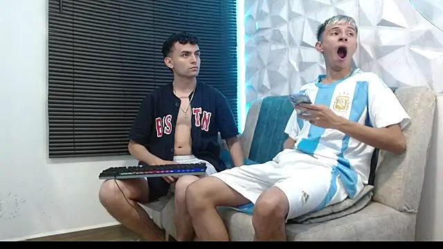 Snapshot of Isaac_tan chatting on 09/20/25, 04:17 Isaac tan online show from 09/20/25, 04:17