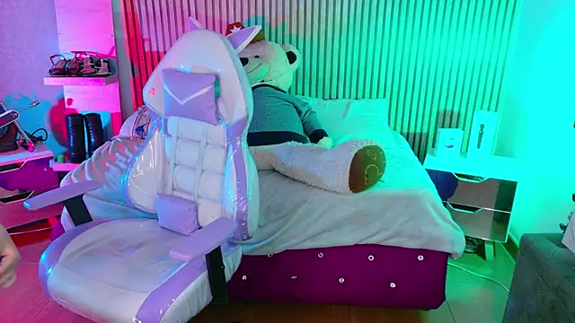  aitana 001 online show from 12/14/25, 07:30