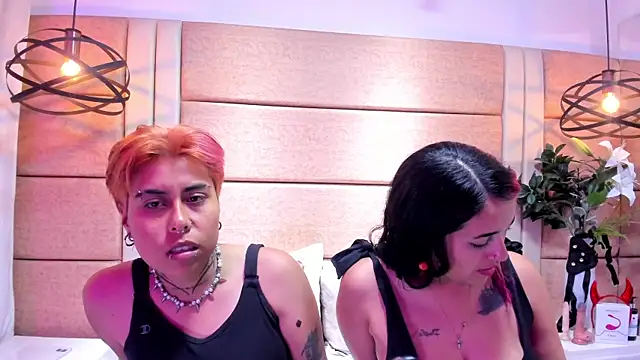 AnnieAndReach online show from 12/22/25, 07:36