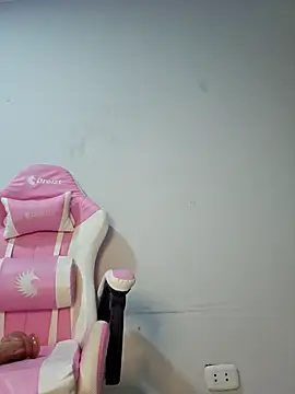 Snapshot of Miss_Pompitas23 chatting on 10/12/25, 04:36 Miss Pompitas23 online show from 10/12/25, 04:36