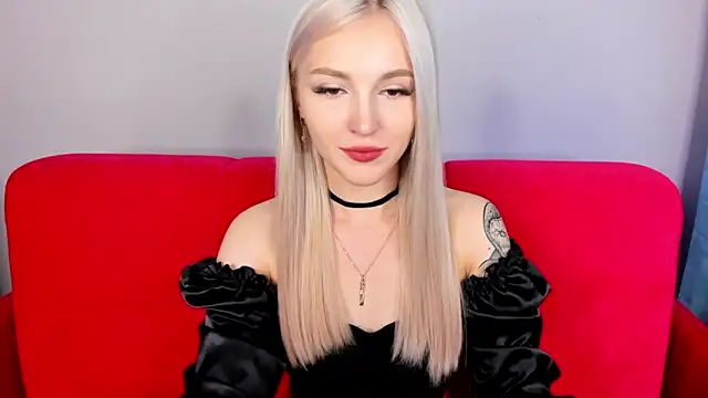 Snapshot of LisaFoxyMe chatting on 09/27/25, 08:31 LisaFoxyMe online show from 09/27/25, 08:31