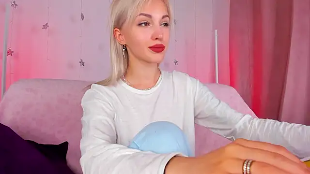 Snapshot of LisaFoxyMe chatting on 07/11/26, 01:39 LisaFoxyMe online show from 07/11/26, 01:39