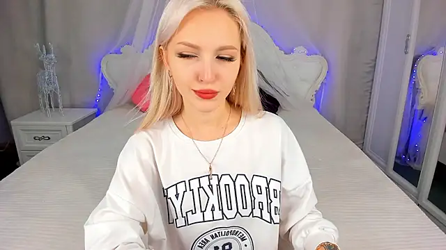 LisaFoxyMe online show from 11/12/25, 09:02