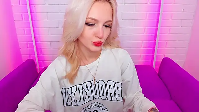 LisaFoxyMe online show from 11/17/25, 08:29