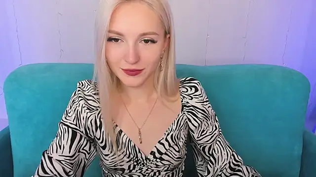 Snapshot of LisaFoxyMe chatting on 09/30/25, 08:31 LisaFoxyMe online show from 09/30/25, 08:31