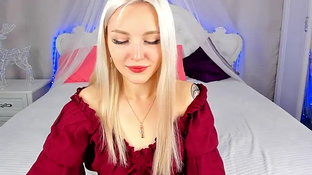 Snapshot of LisaFoxyMe chatting on 10/01/25, 08:30 LisaFoxyMe online show from 10/01/25, 08:30