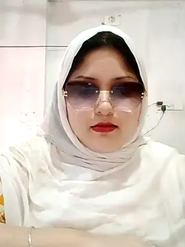 Snapshot of Nusrat-N chatting on 06/08/26, 05:41 Nusrat-N online show from 06/08/26, 05:41