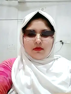 Snapshot of Nusrat-N chatting on 06/23/26, 10:13 Nusrat-N online show from 06/23/26, 10:13