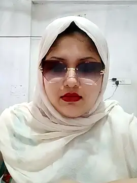 Snapshot of Nusrat-N chatting on 06/11/26, 03:47 Nusrat-N online show from 06/11/26, 03:47