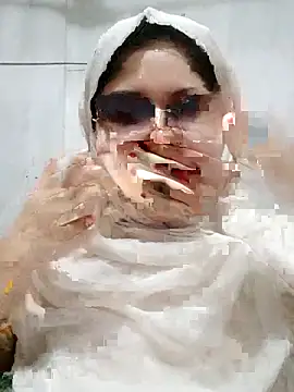 Snapshot of Nusrat-N chatting on 06/14/26, 01:13 Nusrat-N online show from 06/14/26, 01:13