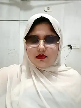Snapshot of Nusrat-N chatting on 06/18/26, 10:09 Nusrat-N online show from 06/18/26, 10:09