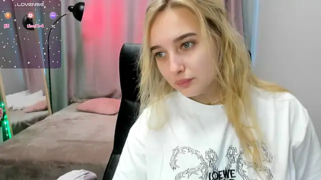 TaisiaHot online show from 04/14/26, 08:30