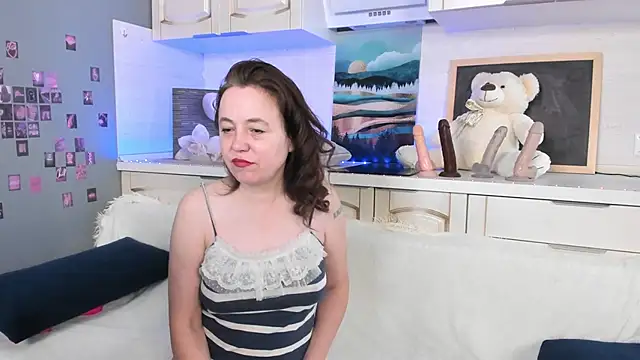 Kira Adler online show from 05/03/26, 02:05