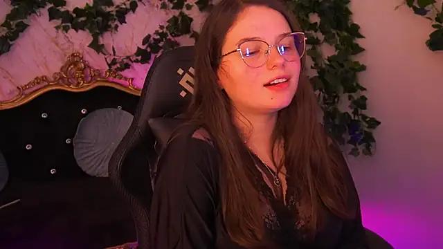 Snapshot of SophieDreamss chatting on 12/02/25, 11:06 SophieDreamss online show from 12/02/25, 11:06