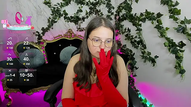 Snapshot of SophieDreamss chatting on 09/29/25, 01:17 SophieDreamss online show from 09/29/25, 01:17