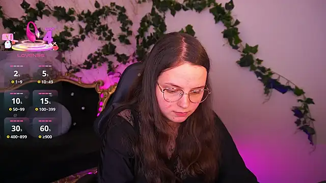 Snapshot of SophieDreamss chatting on 12/14/25, 10:59 SophieDreamss online show from 12/14/25, 10:59